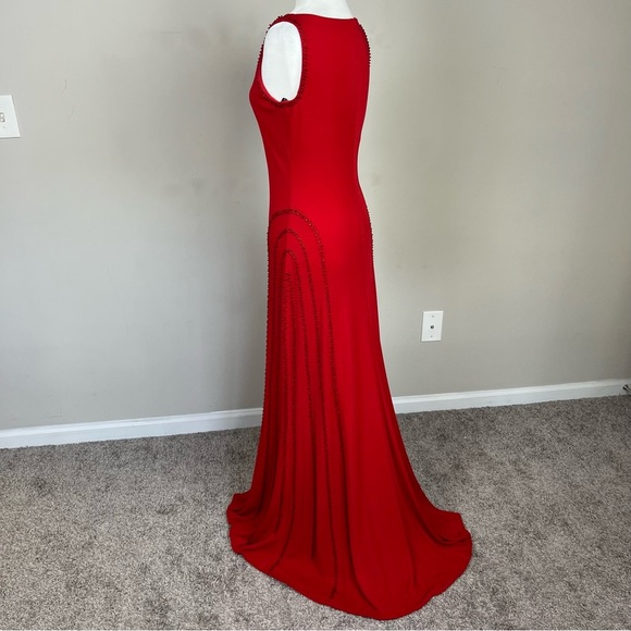MAGGY LONDON BLACK LABEL BOAT NECK BEADED GOWN WITH TRAIN IN RED SIZE 8 - Picture 10 of 16